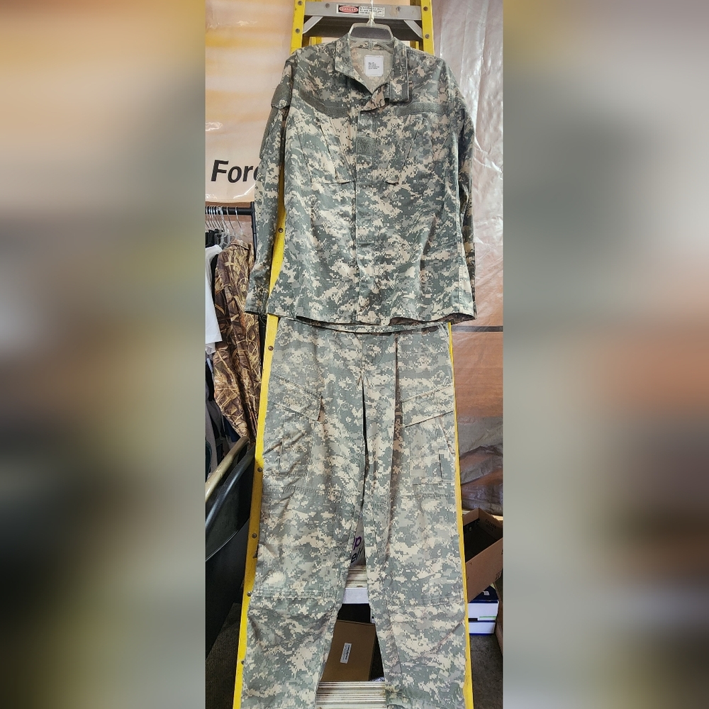 Mens camo hunting pants and jacket